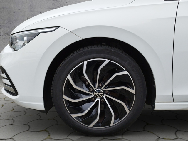 Golf VIII Active 1.5TSI AHK/Navi/LED+/RFK/SHZ KL