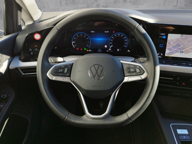 Golf VIII Variant Life 1.5 eTSI DSG LED+/NAV/SHZ