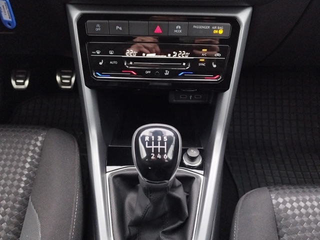 T-Cross Active 1.0 TSI BlindSpot/SHZ/NAV/ACC KLI