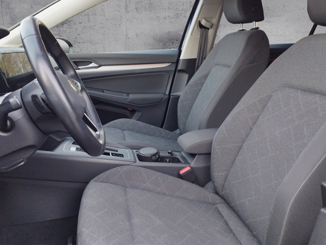 Golf VIII Variant Life 2.0 TDI DSG 5JG/AHK/NAV