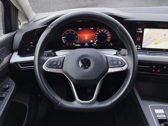 Golf VIII Variant Life 2.0 TDI DSG 5JG/AHK/NAV