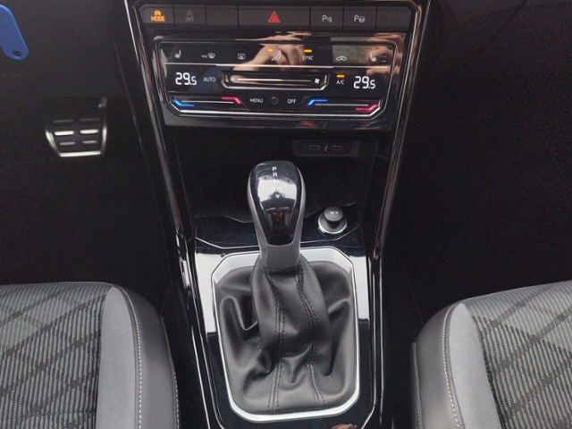 T-Roc R-Line 1.5 TSI DSG IQ.DRIVE KLIMA LED ALU