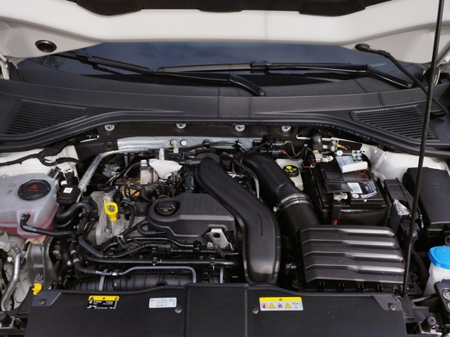 T-Roc R-Line 1.5 TSI DSG IQ.DRIVE KLIMA LED ALU