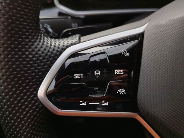 T-Roc R-Line 1.5 TSI DSG IQ.DRIVE KLIMA LED ALU