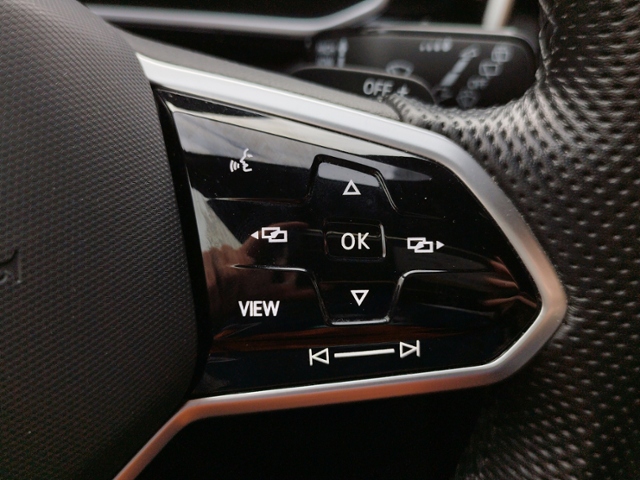 T-Roc R-Line 1.5 TSI DSG IQ.DRIVE KLIMA LED ALU