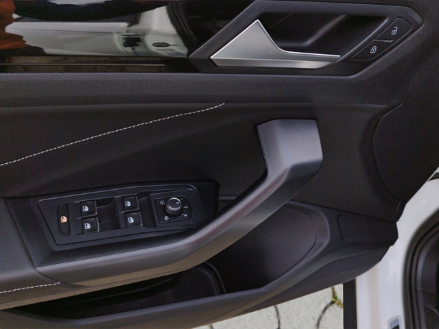 T-Roc R-Line 1.5 TSI DSG IQ.DRIVE KLIMA LED ALU