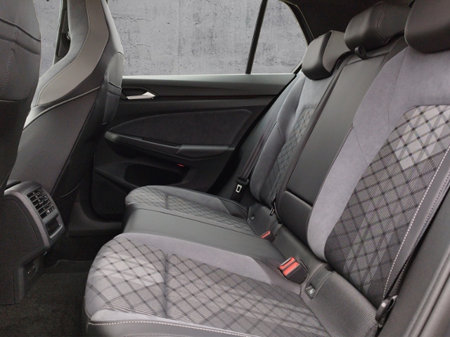 Golf VIII 1.5 TSI R-LINE LED/SHZ/KLIMA/ALU
