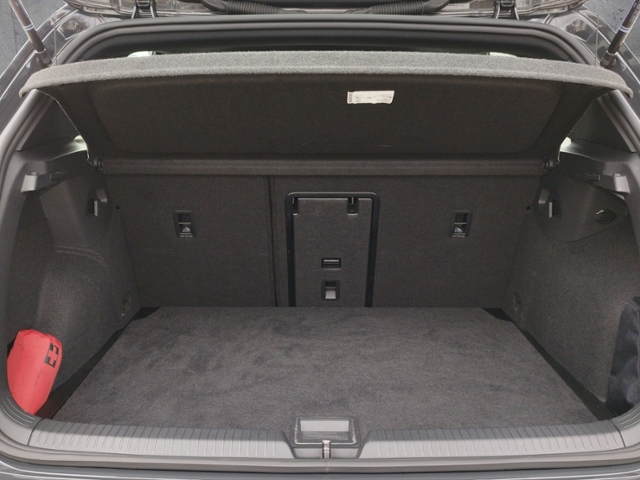Golf VIII 1.5 TSI R-LINE LED/SHZ/KLIMA/ALU