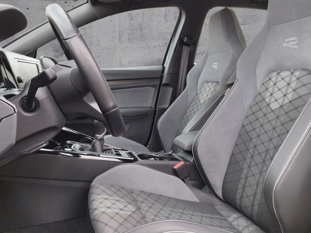 Golf VIII 1.5 TSI R-LINE LED/SHZ/KLIMA/ALU