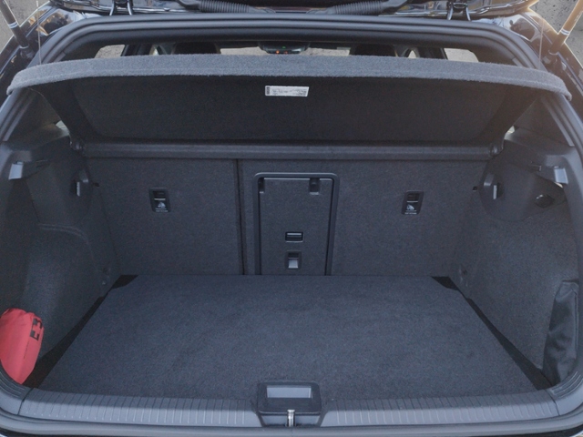 Golf VIII 2.0 TSI DSG R-LINE LIGHTASSIST/RFK/SHZ