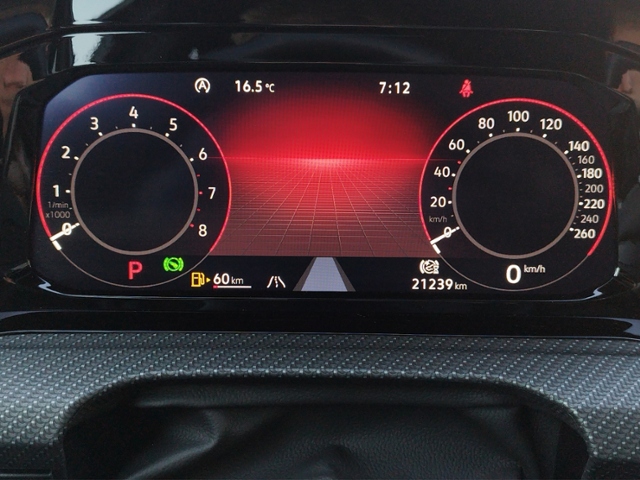 Golf VIII 2.0 TSI DSG R-LINE LIGHTASSIST/RFK/SHZ