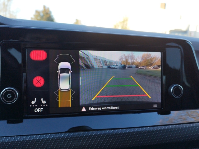 Golf VIII 2.0 TSI DSG R-LINE LIGHTASSIST/RFK/SHZ