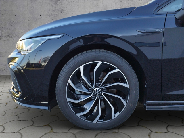 Golf VIII 2.0 TSI DSG R-LINE LIGHTASSIST/RFK/SHZ