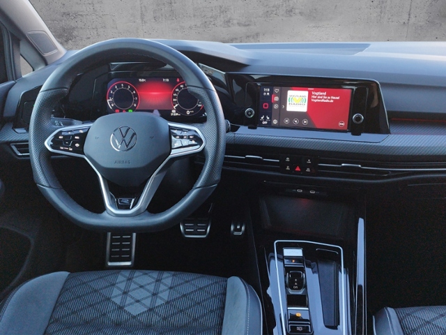 Golf VIII 2.0 TSI DSG R-LINE LIGHTASSIST/RFK/SHZ