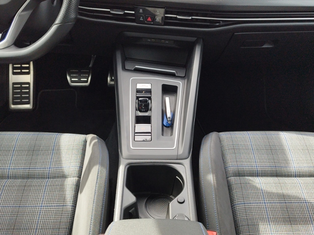 Golf VIII GTE 1.4 TSIeHybrid DSG NAV/LED+/RFK/3-