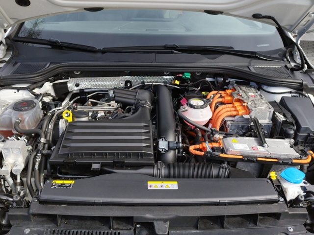 Golf VIII GTE 1.4 TSIeHybrid DSG NAV/LED+/RFK/3-