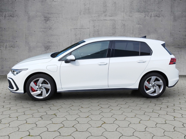 Golf VIII GTE 1.4 TSIeHybrid DSG NAV/LED+/RFK/3-