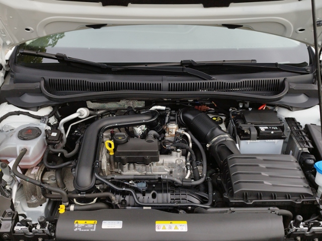 Taigo Life 1.0 TSI DSG L+S/PARKEN/ACC/CARPLAY