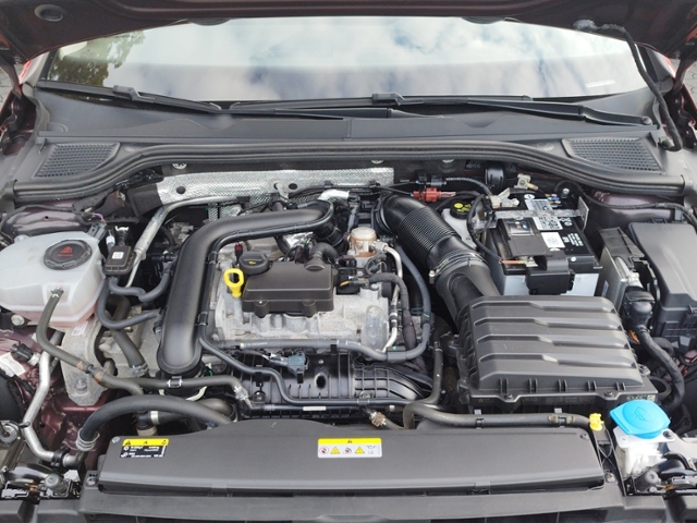 Golf VIII Active1.0 TSI MATRIX/PANO/CARPLAY