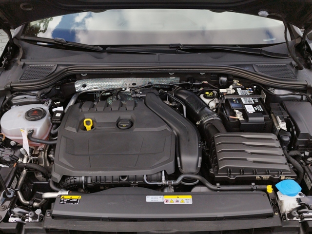 Golf VIII Variant Active 1.5 eTSI DSG ACC/CARPLA