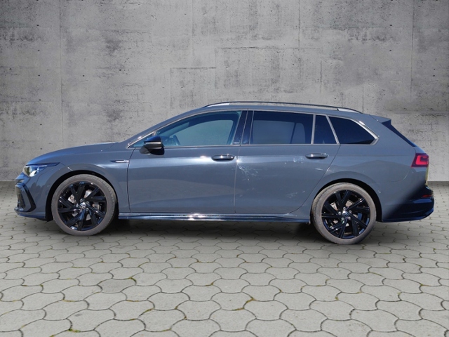 Golf VIII Variant 1.5 eTSI DSG R-LINE DCC/PANO