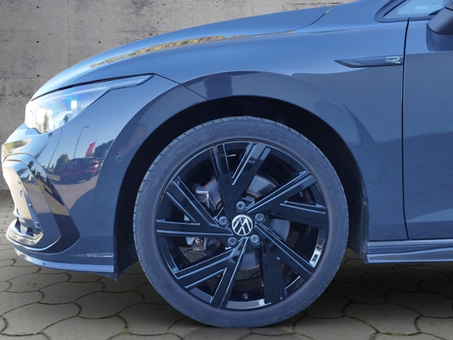 Golf VIII Variant 1.5 eTSI DSG R-LINE DCC/PANO