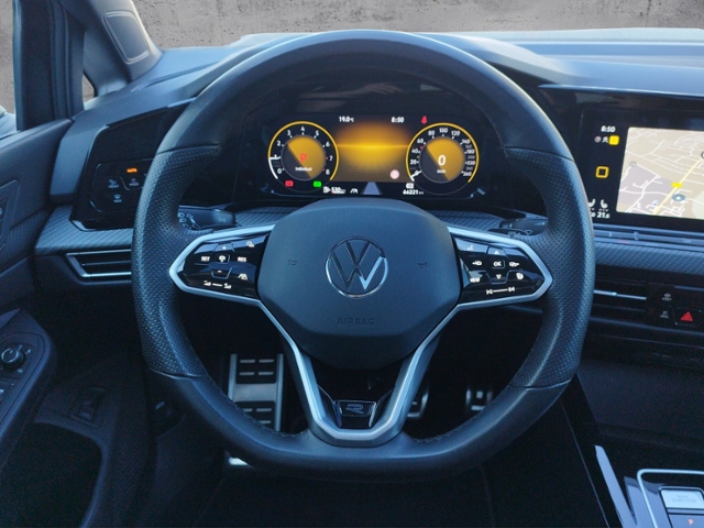 Golf VIII Variant 1.5 eTSI DSG R-LINE DCC/PANO