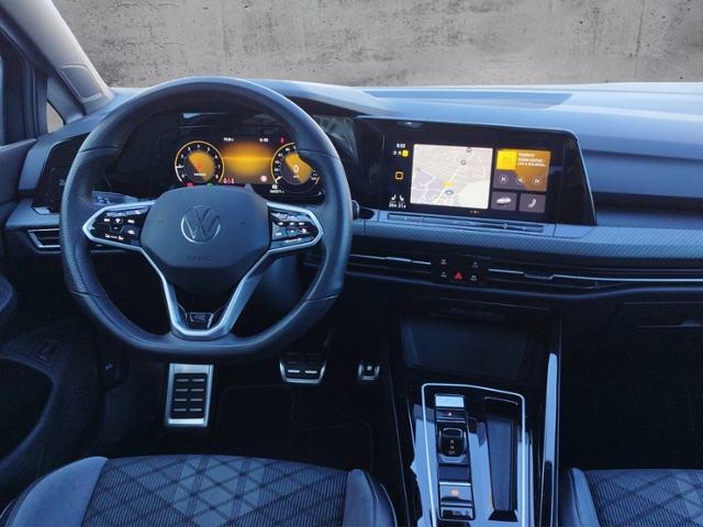 Golf VIII Variant 1.5 eTSI DSG R-LINE DCC/PANO