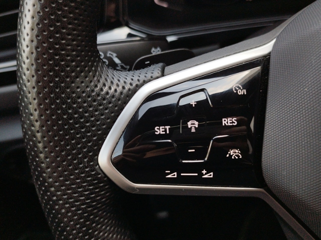 T-Roc 2.0 TSI 4M DSG R-LINE AHK/RFK/KEYLESS