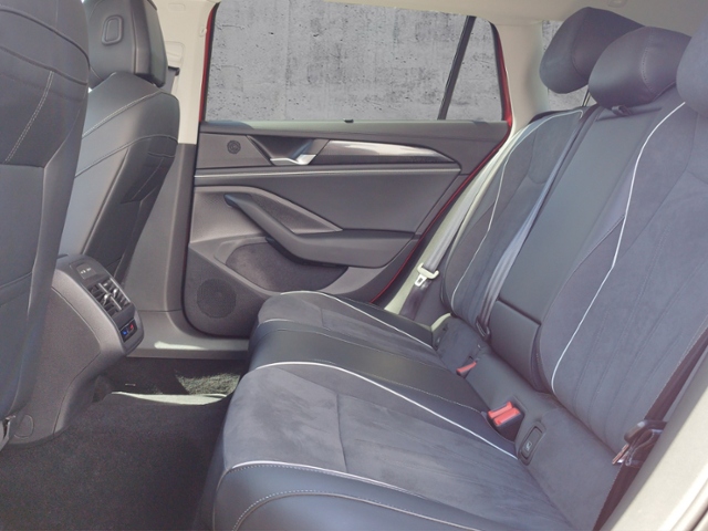Passat Variant 1.5 TSI eHybrid DCC/HUD/KEYLESS