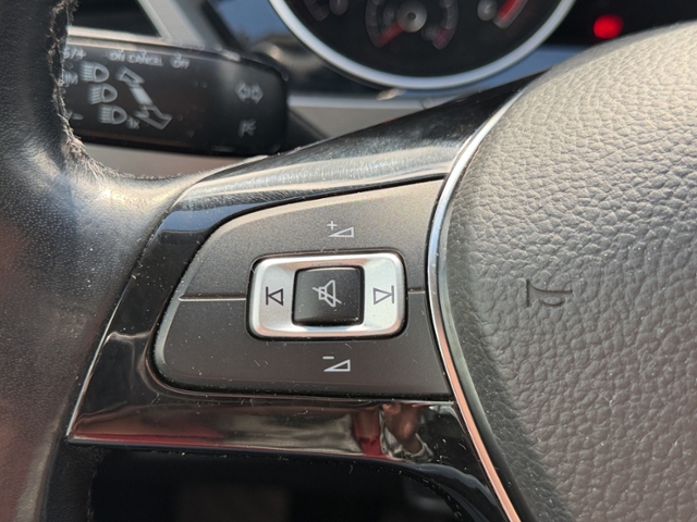 Touran Comfortline 2.0 TDI LED/PARK/NAV