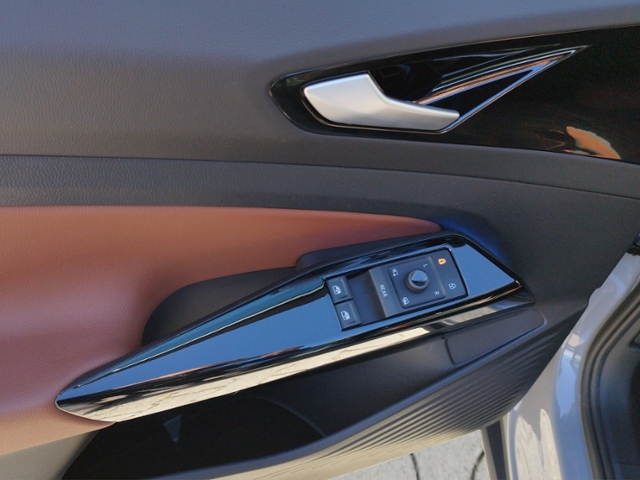 ID.5 Pro Performance 82kWh PANO/STH/360°