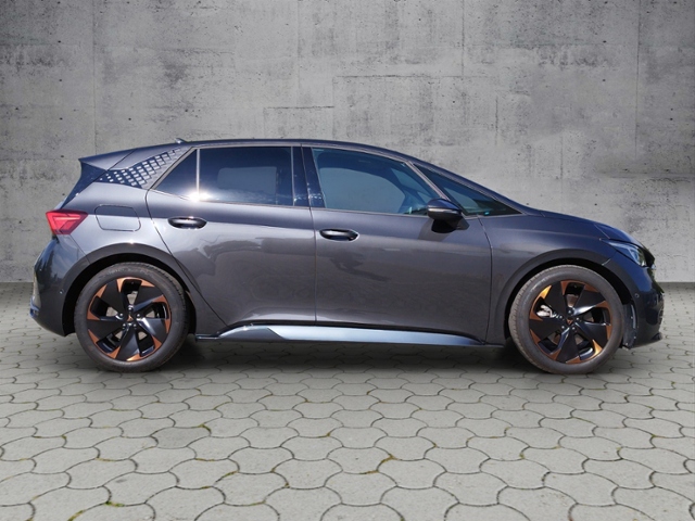 Born 62kWh KEYLESS/RFK/BEATS/SHZ