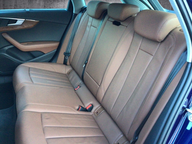 A4 Avant 45 TFSI quattro S tronic Business/Stadt