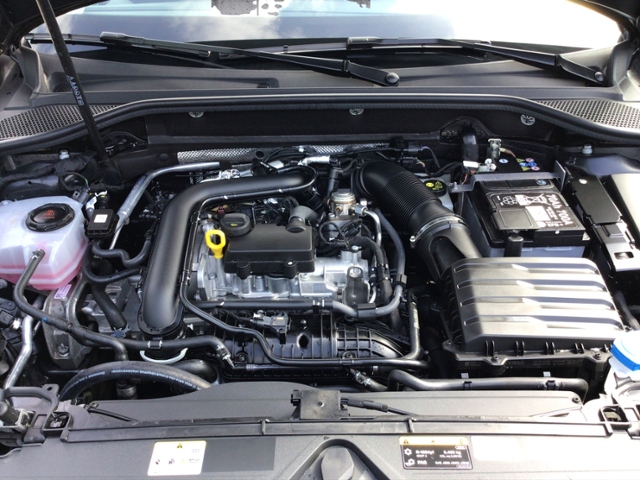 Q2 advanced 30 TFSI AHK/GRA/SHZ KLIMA LED ALU