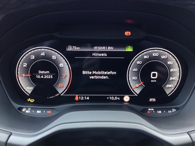Q2 advanced 30 TFSI AHK/GRA/SHZ KLIMA LED ALU