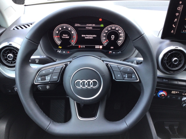 Q2 advanced 30 TFSI AHK/GRA/SHZ KLIMA LED ALU