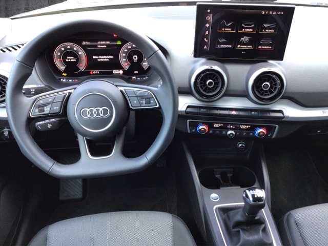 Q2 advanced 30 TFSI AHK/GRA/SHZ KLIMA LED ALU
