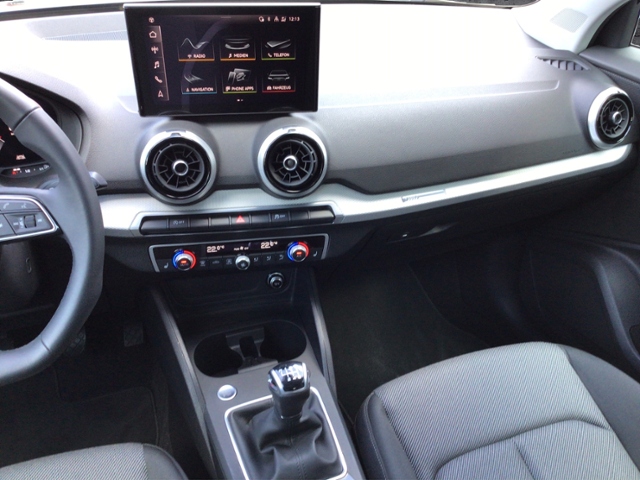 Q2 advanced 30 TFSI AHK/GRA/SHZ KLIMA LED ALU