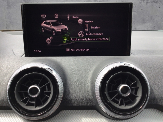 Q2 advanced 35TFSI S tron Sportsitze/RFK/GRA/LED