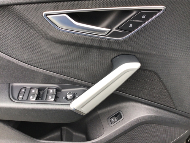Q2 advanced 35TFSI S tron Sportsitze/RFK/GRA/LED
