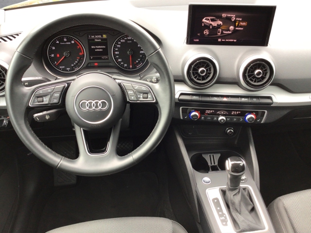 Q2 advanced 35TFSI S tron Sportsitze/RFK/GRA/LED