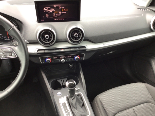 Q2 advanced 35TFSI S tron Sportsitze/RFK/GRA/LED