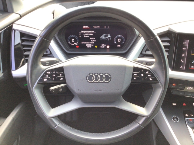 Q4 e-tron 40 S line/NAV/PANO KLIMA LED ALU