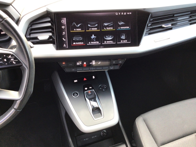 Q4 e-tron 40 S line/NAV/PANO KLIMA LED ALU