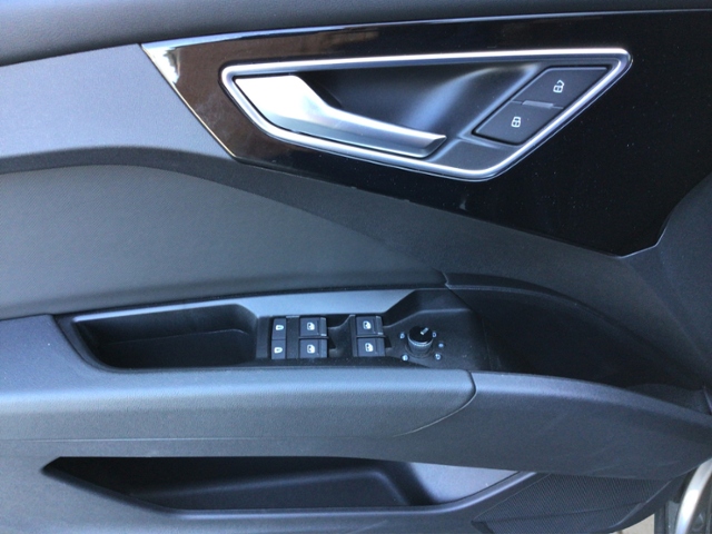 Q4 e-tron 40 S line/STH/NAV KLIMA LED NAVI