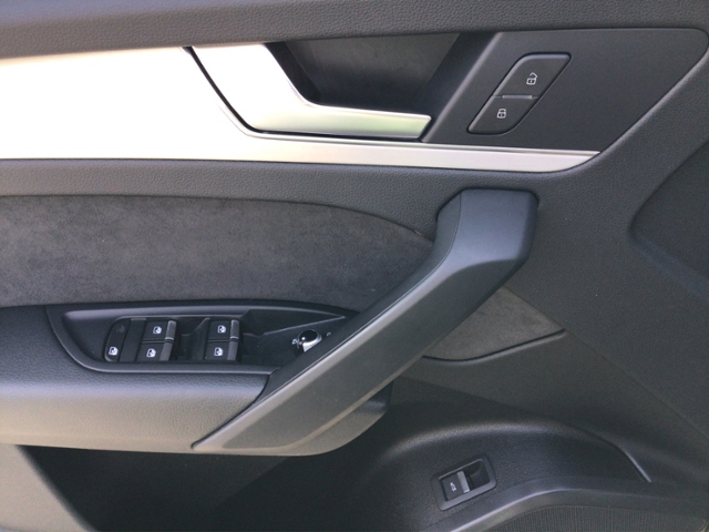 Q5 45TFSI qua edition one S line/Matrix/Business