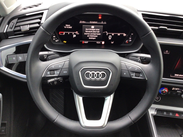 Q3 advanced 2.0TFSI qua S tron/Navi/RFK/ACC/SHZ/