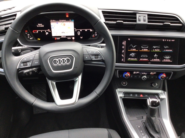 Q3 advanced 2.0TFSI qua S tron/Navi/RFK/ACC/SHZ/