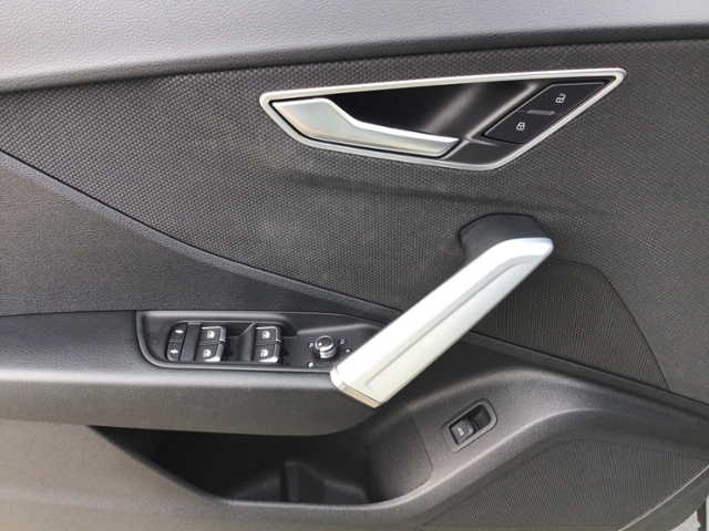 Q2 S line 40 TFSI quattro S-tronic KLIMA LED LED